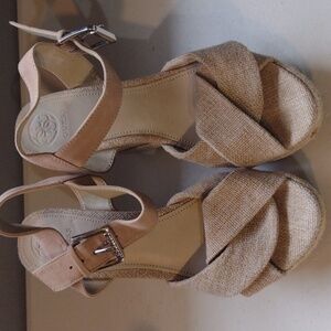 Guess wedged burlap sandals 8 and 1/2 women's
